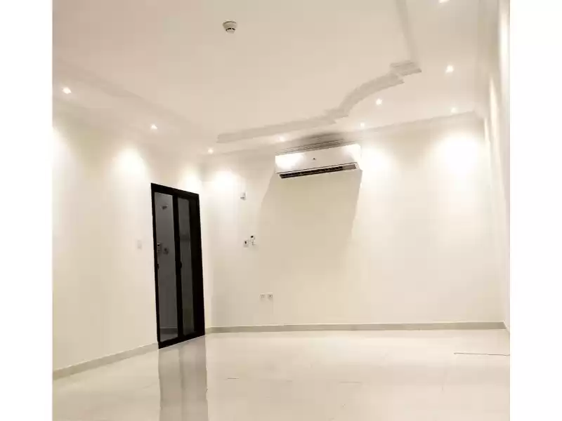 Residencial Listo Propiedad 2 + habitaciones de servicio U / F Apartamento  alquiler en al-sad , Doha #15211 - 1  image 