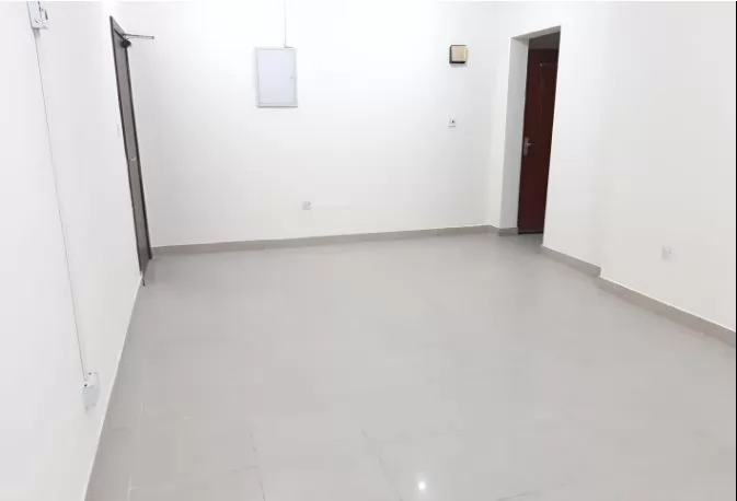 Residential Ready Property 4 Bedrooms U/F Apartment  for rent in Madinat-Khalifa , Doha-Qatar #15215 - 1  image 