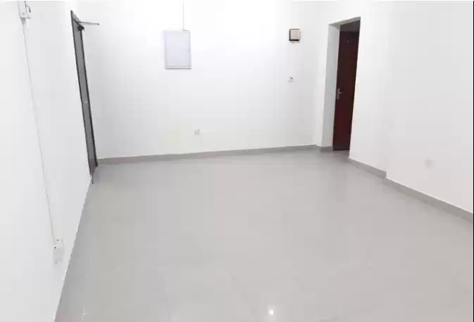 Residential Ready Property 4 Bedrooms U/F Apartment  for rent in Al Sadd , Doha #15215 - 1  image 