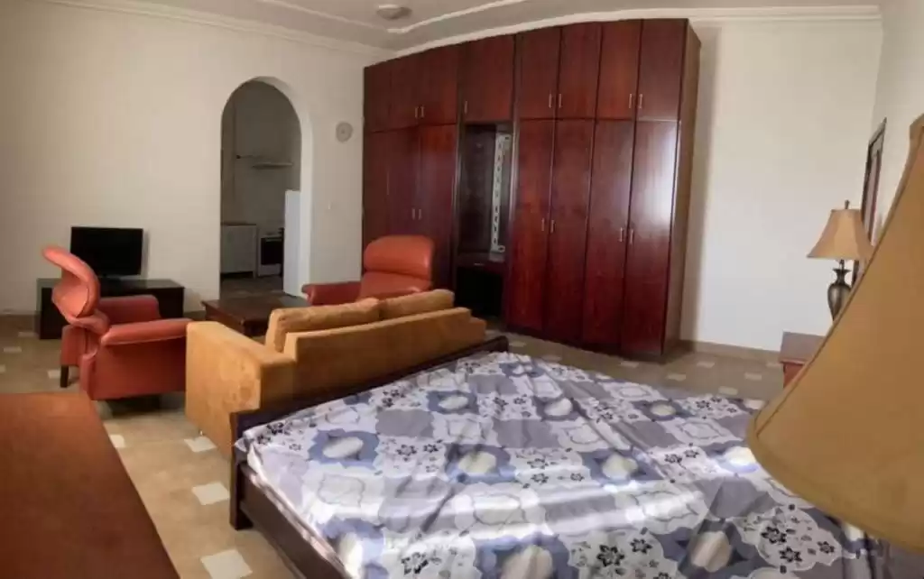 yerleşim Hazır Mülk 1 yatak odası F/F Apartman  kiralık içinde Doha #15234 - 1  image 