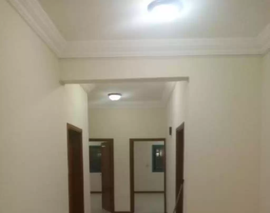 Wohn Klaar eigendom 3 Schlafzimmer U/F Wohnung  zu vermieten in Al Sadd , Doha #15240 - 1  image 