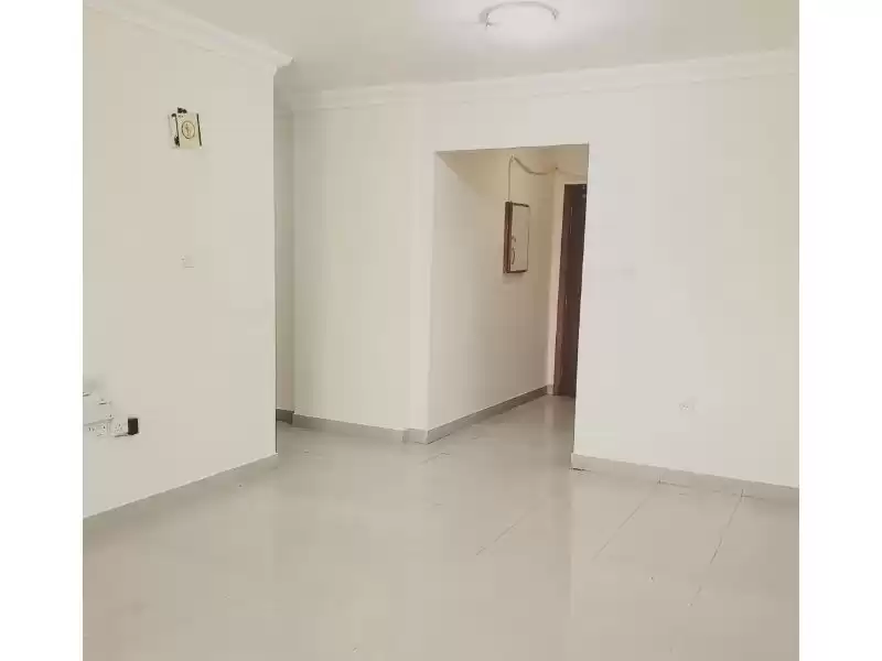 Residential Ready Property 2 Bedrooms U/F Apartment  for rent in Doha #15248 - 1  image 