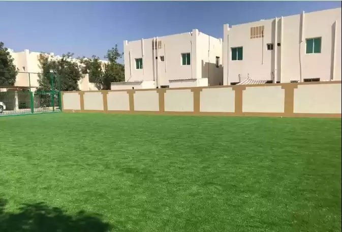 Residencial Listo Propiedad 3 dormitorios U / F Villa en Compound  alquiler en Doha #15267 - 1  image 