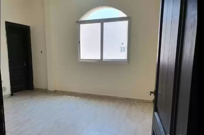 Жилой Готовая недвижимость 5 спален Н/Ф Вилла в комплексе  в аренду в Аль-Садд , Доха #15269 - 1  image 