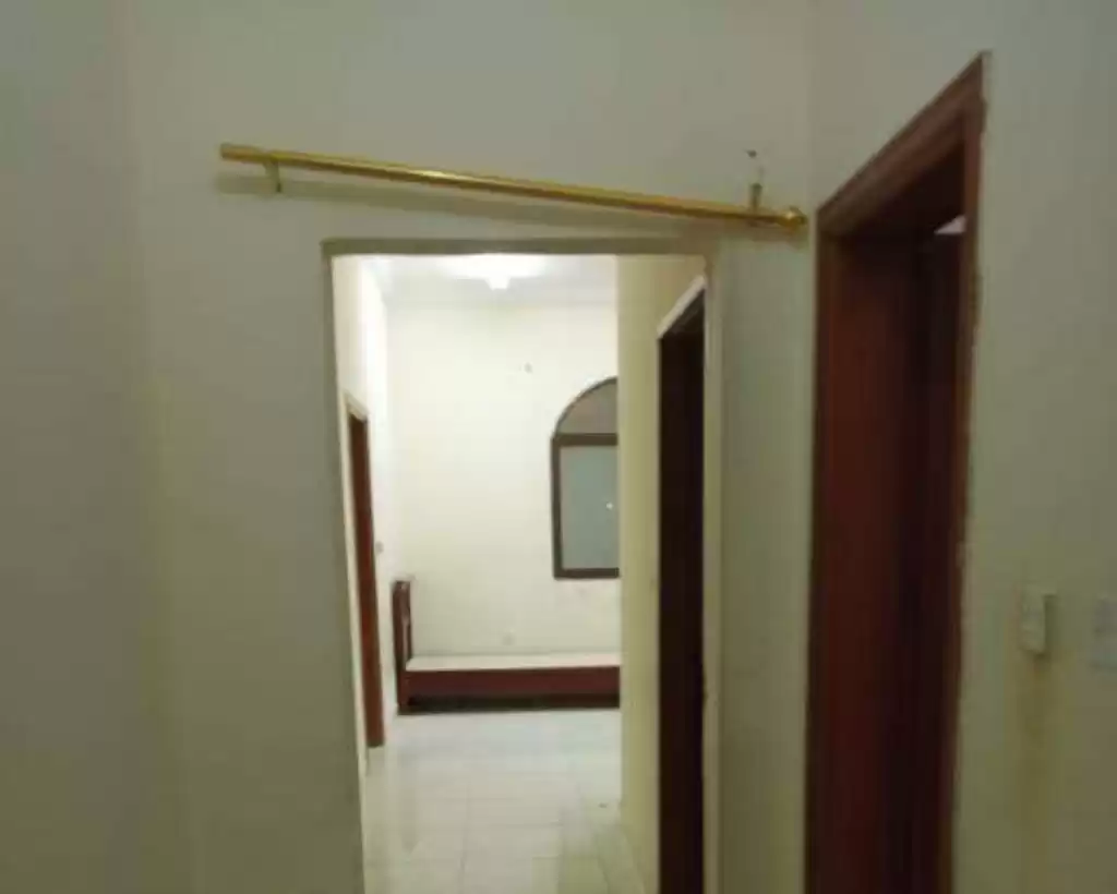 yerleşim Hazır Mülk 2 yatak odası U/F Apartman  kiralık içinde Doha #15279 - 1  image 