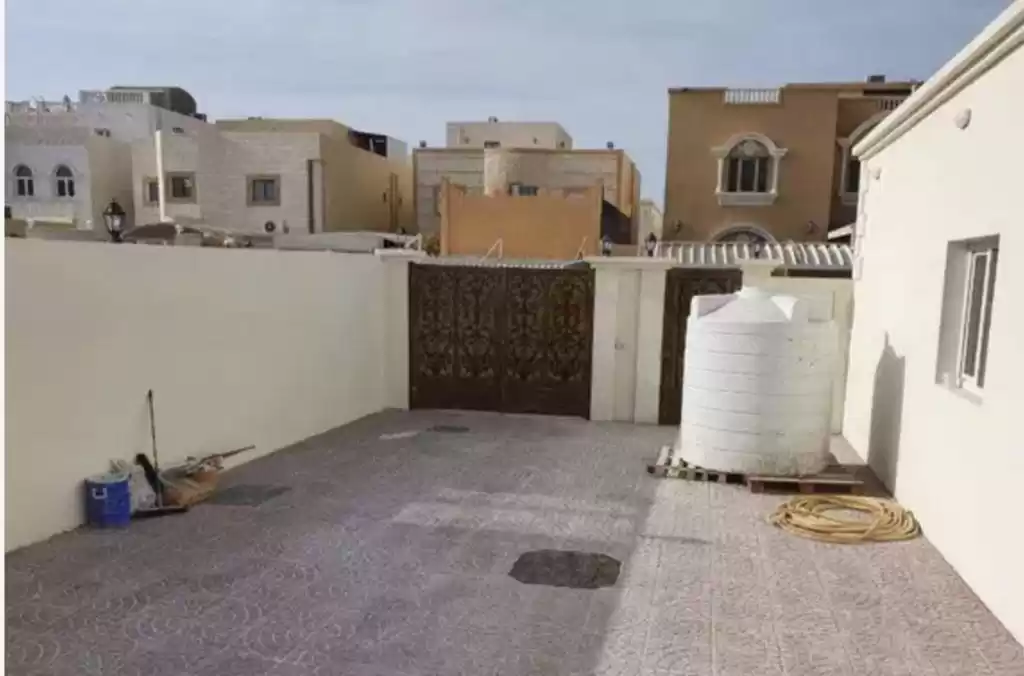 yerleşim Hazır Mülk 6 Yatak Odası U/F Müstakil Villa  satılık içinde Al Sadd , Doha #15280 - 1  image 