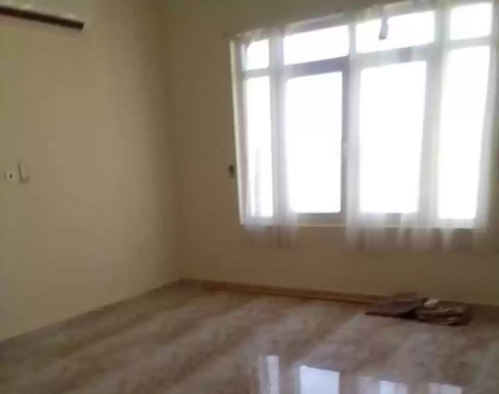 Wohn Klaar eigendom 2 Schlafzimmer U/F Wohnung  zu vermieten in Al Sadd , Doha #15290 - 1  image 