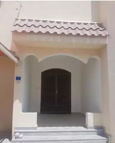 Residential Ready Property 5 Bedrooms U/F Villa in Compound  for rent in Doha #15291 - 1  image 