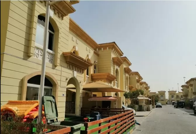 Жилой Готовая недвижимость 3 спальни Н/Ф Вилла в комплексе  в аренду в Аль-Садд , Доха #15294 - 1  image 