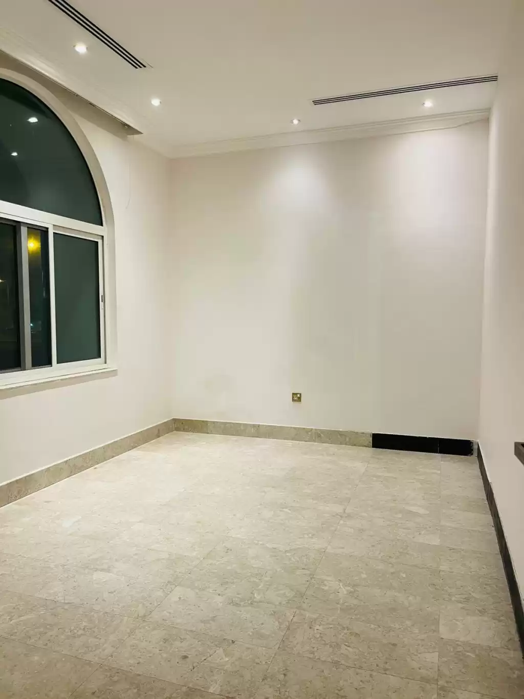 Résidentiel Propriété prête 2 chambres U / f Villa autonome  a louer au Al-Sadd , Doha #15314 - 1  image 