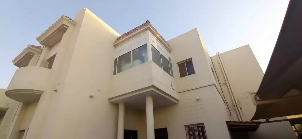 Wohn Klaar eigendom 3 Schlafzimmer U/F Wohnung  zu vermieten in Al Sadd , Doha #15318 - 1  image 