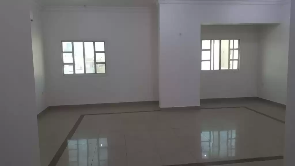 Residential Ready Property 3 Bedrooms U/F Apartment  for rent in Al Sadd , Doha #15319 - 1  image 