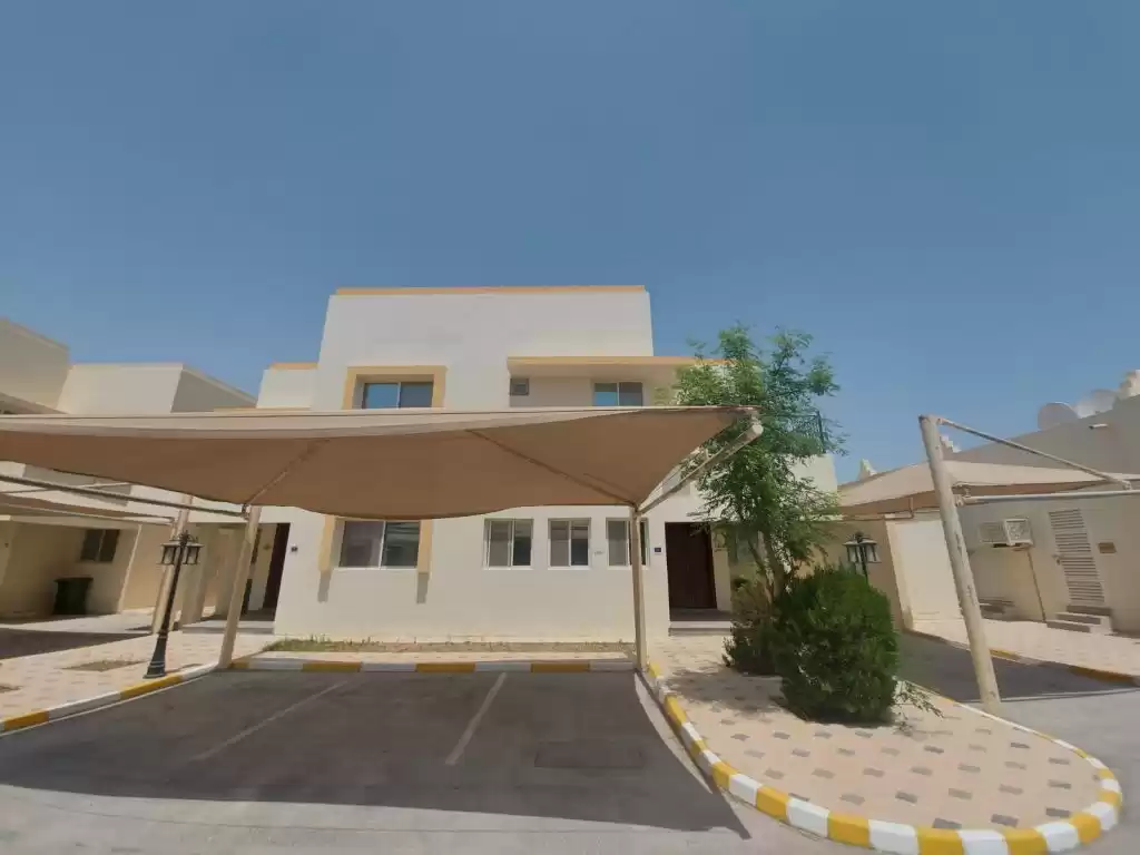 Residencial Listo Propiedad 4 habitaciones S / F Villa en Compound  alquiler en al-sad , Doha #15331 - 1  image 