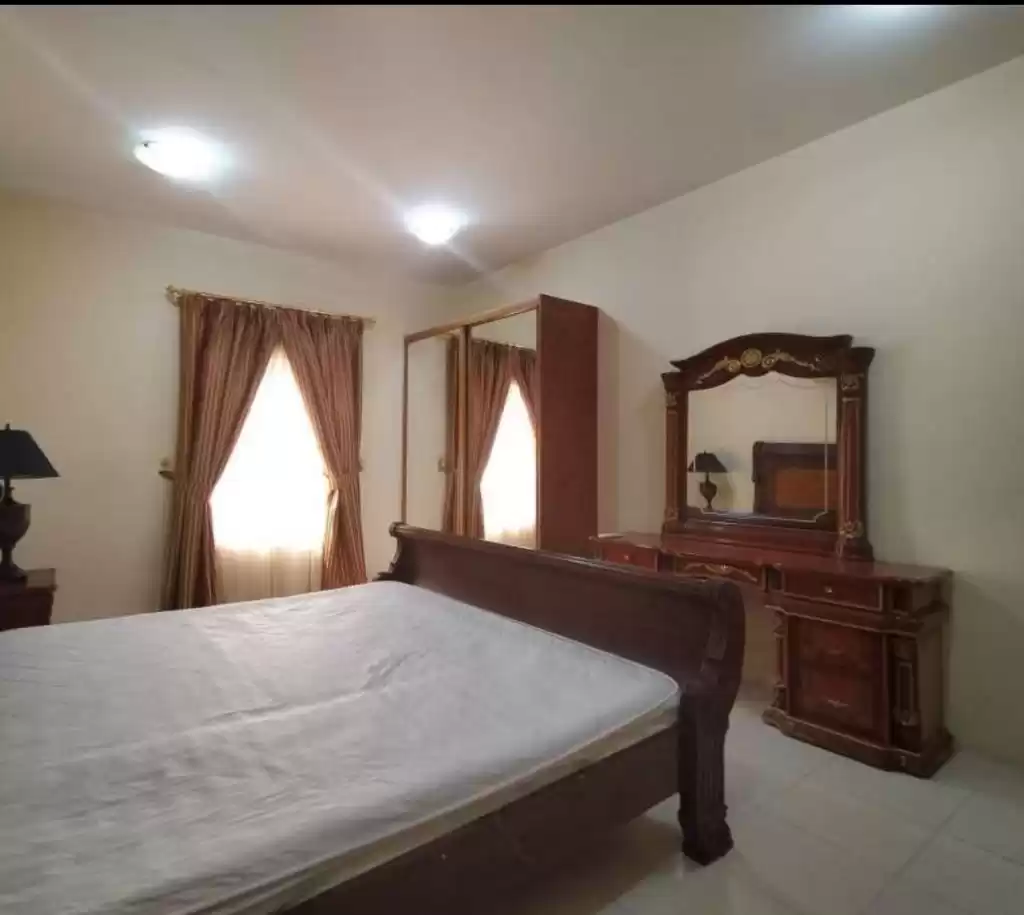 yerleşim Hazır Mülk 2 yatak odası F/F Apartman  kiralık içinde Al Sadd , Doha #15342 - 1  image 