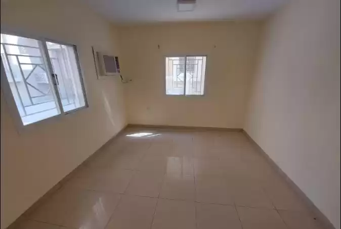 Residential Ready Property 3 Bedrooms U/F Apartment  for rent in Al Sadd , Doha #15346 - 1  image 