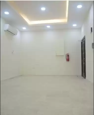 Residential Ready Property 3 Bedrooms U/F Apartment  for rent in Al Sadd , Doha #15376 - 1  image 