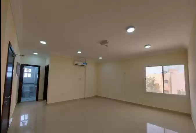 Residential Ready Property 2 Bedrooms U/F Apartment  for rent in Al Sadd , Doha #15396 - 1  image 