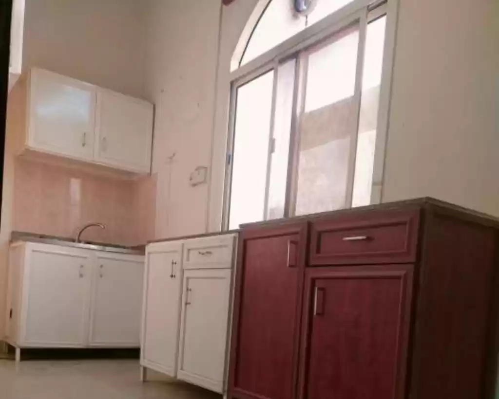 Wohn Klaar eigendom 1 Schlafzimmer U/F Wohnung  zu vermieten in Al Sadd , Doha #15456 - 1  image 
