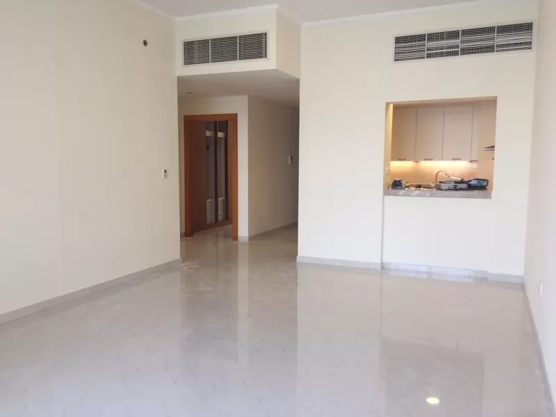 Residential Ready Property 2 Bedrooms S/F Townhouse  for rent in The-Pearl-Qatar , Doha-Qatar #15472 - 1  image 