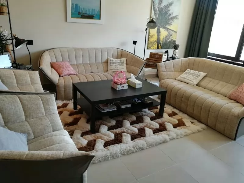 Residential Ready Property 2 Bedrooms F/F Townhouse  for rent in The-Pearl-Qatar , Doha-Qatar #15475 - 1  image 