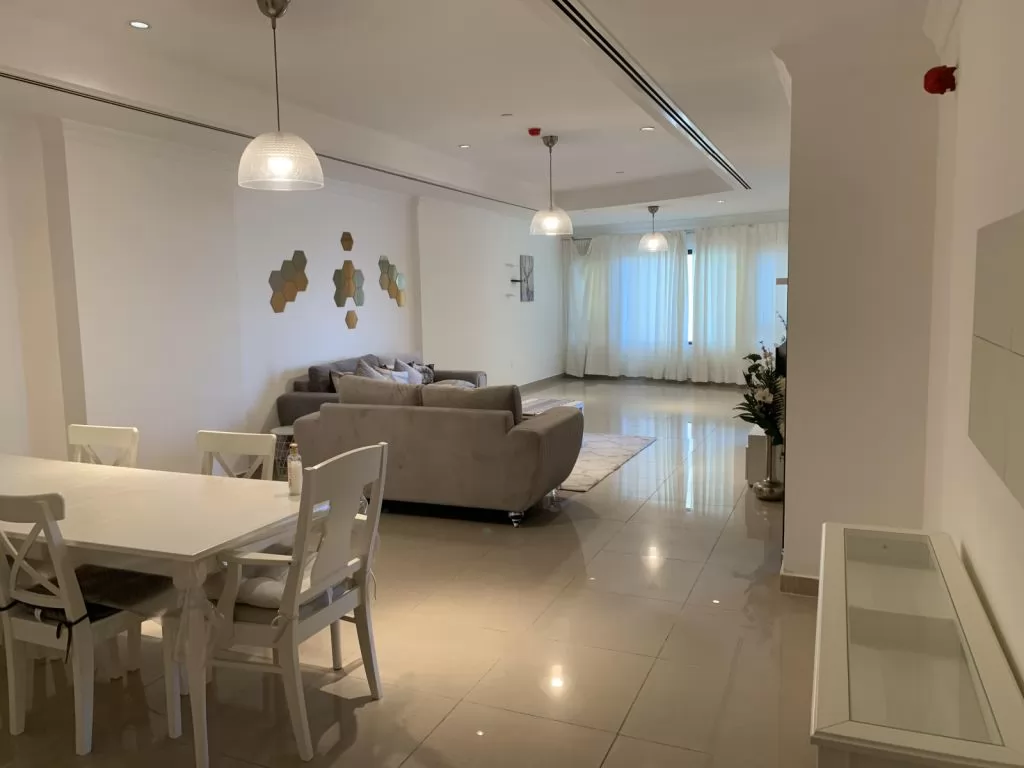 Residential Property 1 Bedroom F/F Apartment  for rent in The-Pearl-Qatar , Doha-Qatar #15480 - 2  image 