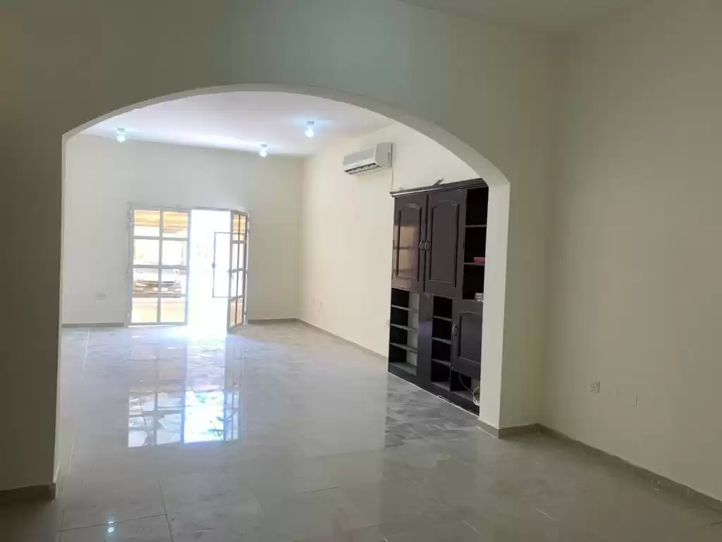 Residential Ready Property 2 Bedrooms U/F Apartment  for rent in Al Sadd , Doha #15484 - 1  image 