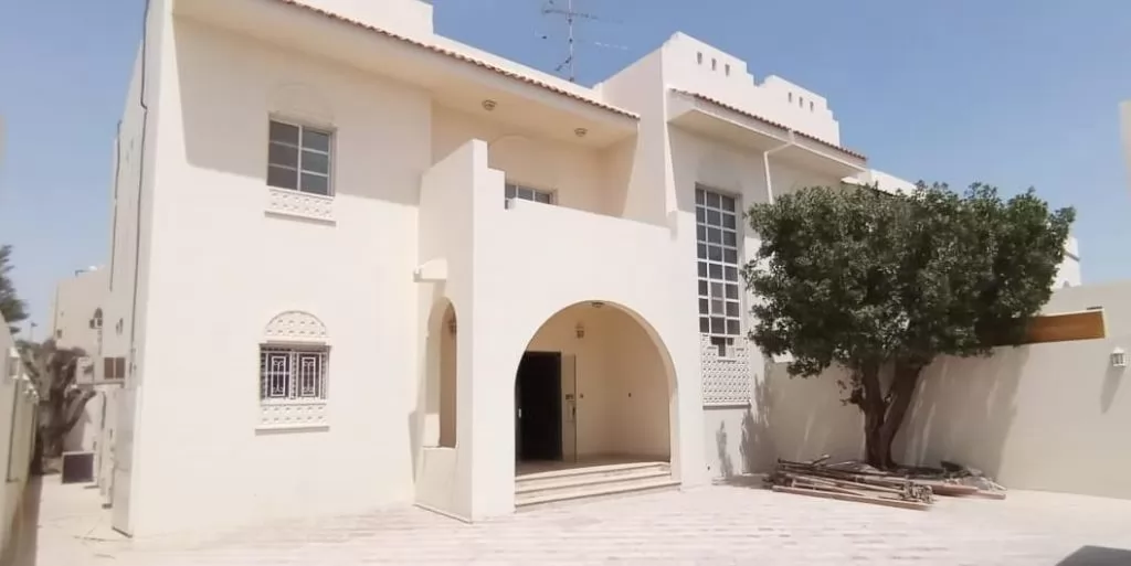 Residential Property 4 Bedrooms S/F Standalone Villa  for rent in Doha-Qatar #15489 - 1  image 