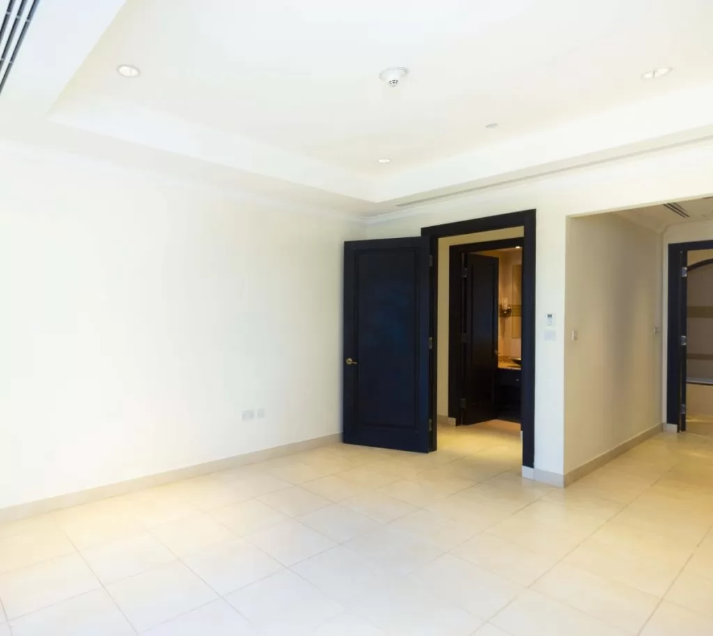 Residential Ready Property 1 Bedroom U/F Apartment  for rent in The-Pearl-Qatar , Doha-Qatar #15500 - 1  image 