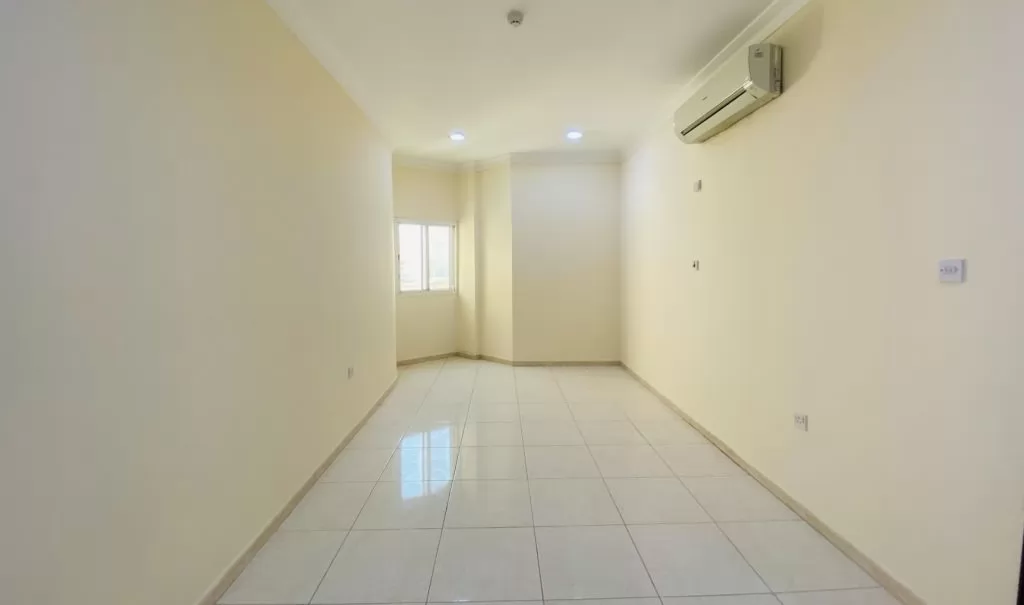 Жилой Готовая недвижимость 2 спальни Н/Ф Квартира  в аренду в Аль-Садд , Доха #15520 - 1  image 