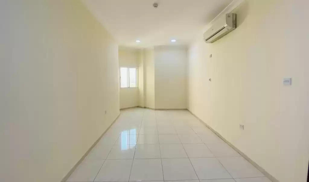 Residential Ready Property 2 Bedrooms U/F Apartment  for rent in Al Sadd , Doha #15520 - 1  image 