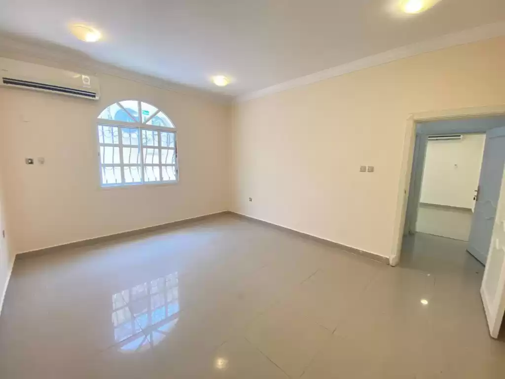 Wohn Klaar eigendom 1 Schlafzimmer U/F Villa in Verbindung  zu vermieten in Al Sadd , Doha #15522 - 1  image 