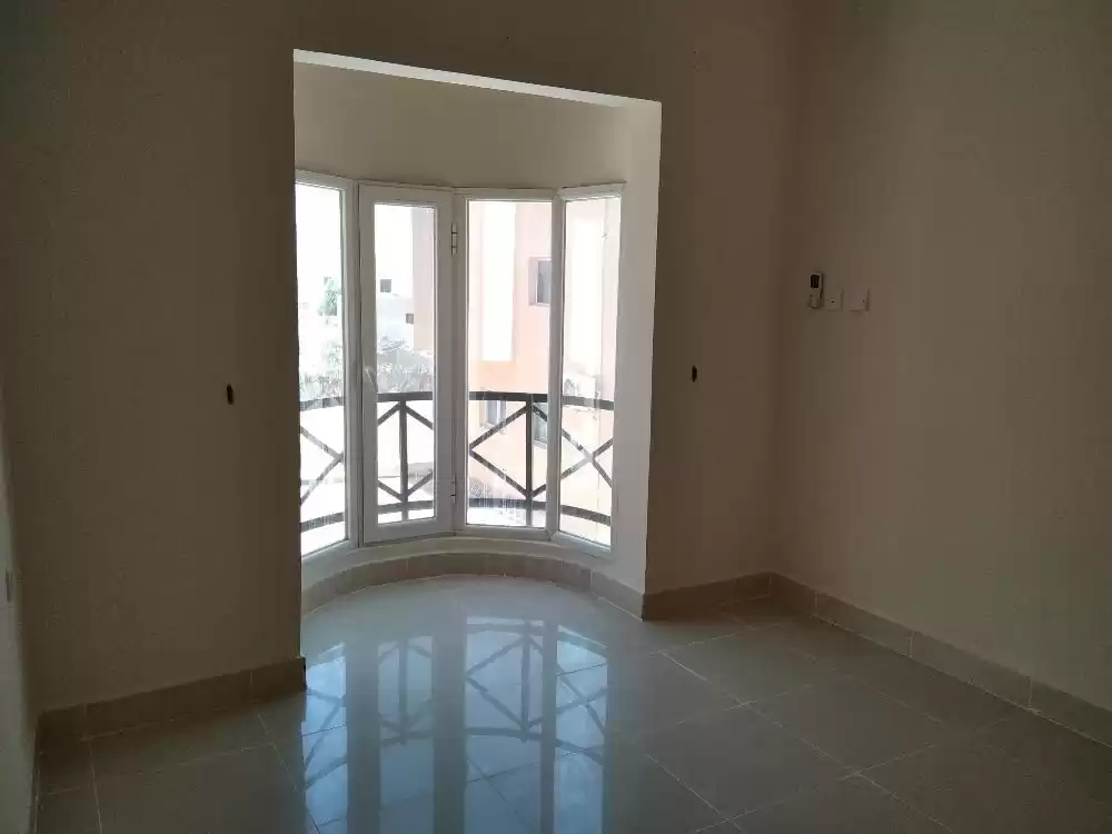 Жилой Готовая недвижимость 3 спальни Н/Ф Вилла в комплексе  в аренду в Аль-Садд , Доха #15531 - 1  image 