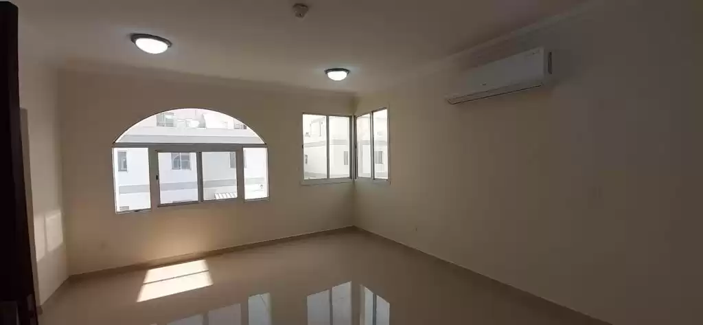 Residential Ready Property 2 Bedrooms S/F Apartment  for rent in Al Sadd , Doha #15537 - 1  image 