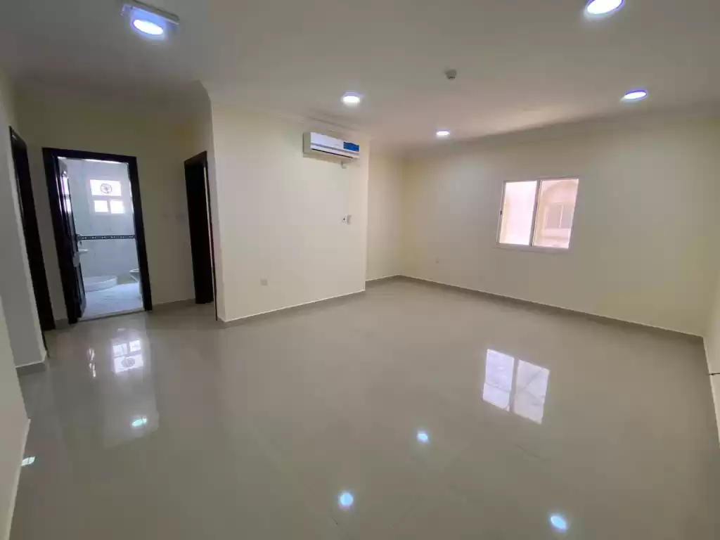 Wohn Klaar eigendom 2 Schlafzimmer U/F Wohnung  zu vermieten in Al Sadd , Doha #15539 - 1  image 