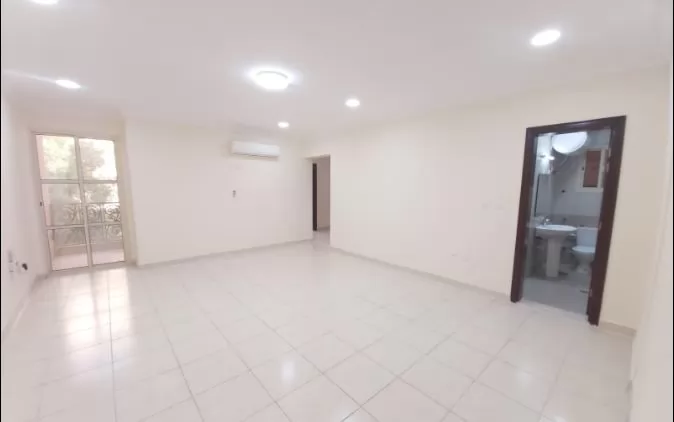 Residential Ready Property 3 Bedrooms U/F Apartment  for rent in Al-Nasr , Doha-Qatar #15556 - 1  image 