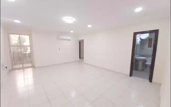 Residential Ready Property 3 Bedrooms U/F Apartment  for rent in Al Sadd , Doha #15556 - 1  image 