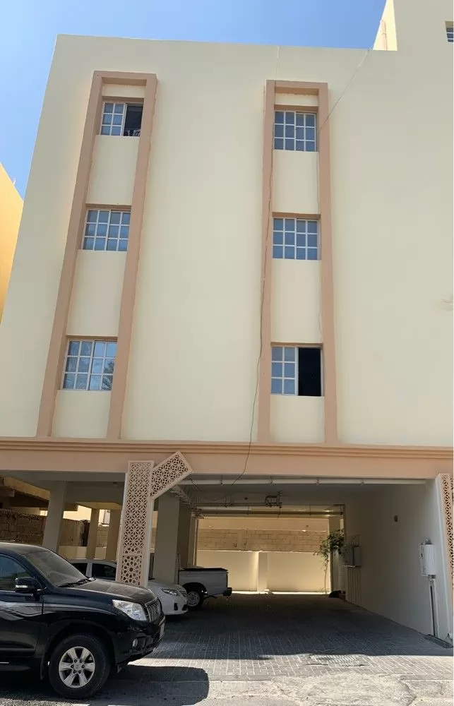 Жилой Готовая недвижимость 2 спальни Н/Ф Строительство  продается в Аль-Садд , Доха #15591 - 1  image 