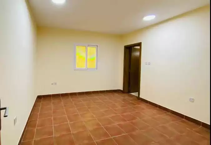 Residential Ready Property 2 Bedrooms U/F Apartment  for rent in Al Sadd , Doha #15599 - 1  image 