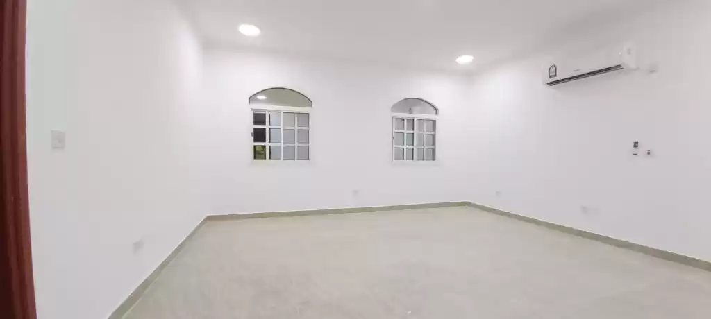 Résidentiel Propriété prête 5 chambres U / f Villa autonome  a louer au Al-Sadd , Doha #15600 - 1  image 
