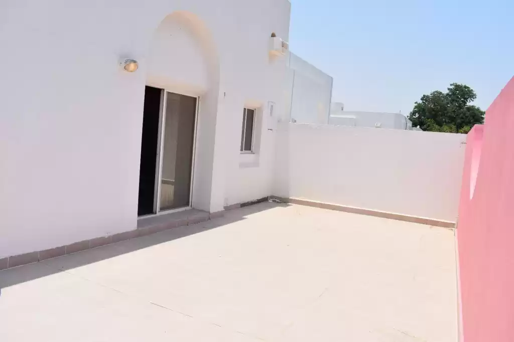 Жилой Готовая недвижимость 1 спальня Ж/Ж Квартира  в аренду в Аль-Садд , Доха #15605 - 1  image 