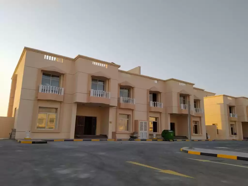Residential Ready Property 1 Bedroom U/F Apartment  for rent in Al Sadd , Doha #15614 - 1  image 
