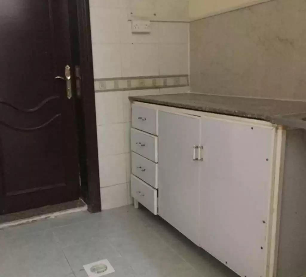 Wohn Klaar eigendom 1 Schlafzimmer U/F Wohnung  zu vermieten in Al Sadd , Doha #15646 - 1  image 