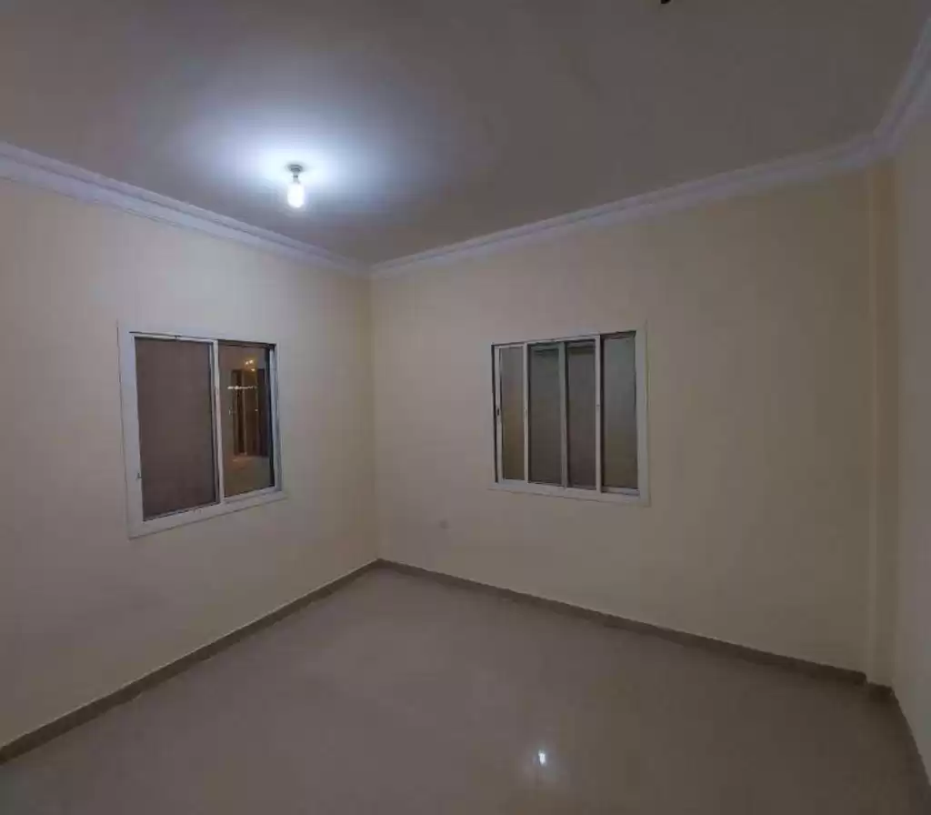 Wohn Klaar eigendom 3 Schlafzimmer U/F Wohnung  zu vermieten in Al Sadd , Doha #15653 - 1  image 