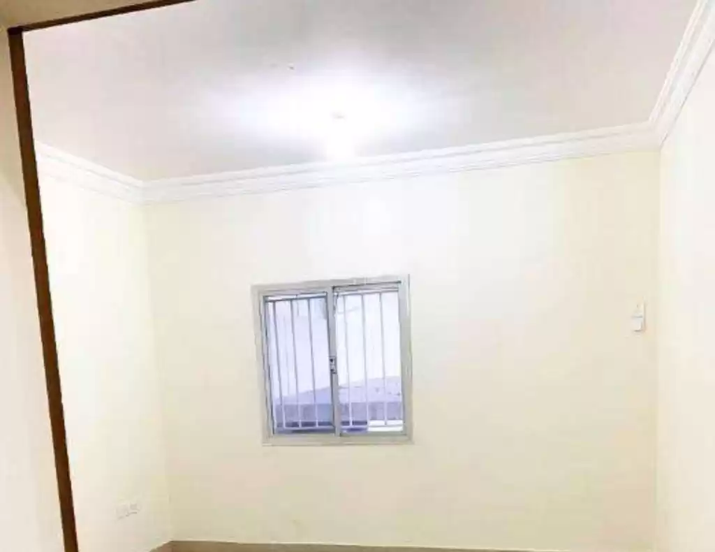 Residential Ready Property 3 Bedrooms U/F Apartment  for rent in Al Sadd , Doha #15681 - 1  image 