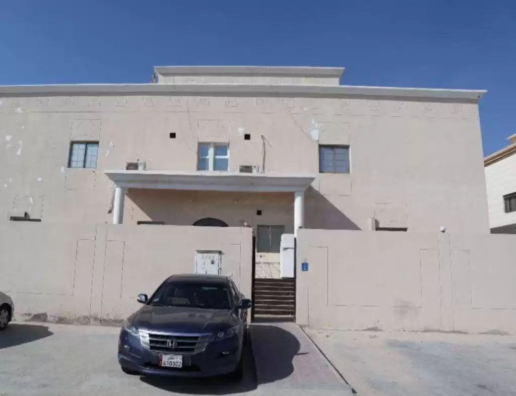 Жилой Готовая недвижимость 1 спальня Н/Ф Квартира  в аренду в Аль-Садд , Доха #15711 - 1  image 