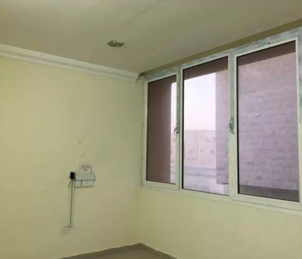 Wohn Klaar eigendom 2 + Magd Schlafzimmer U/F Wohnung  zu vermieten in Al Sadd , Doha #15723 - 1  image 