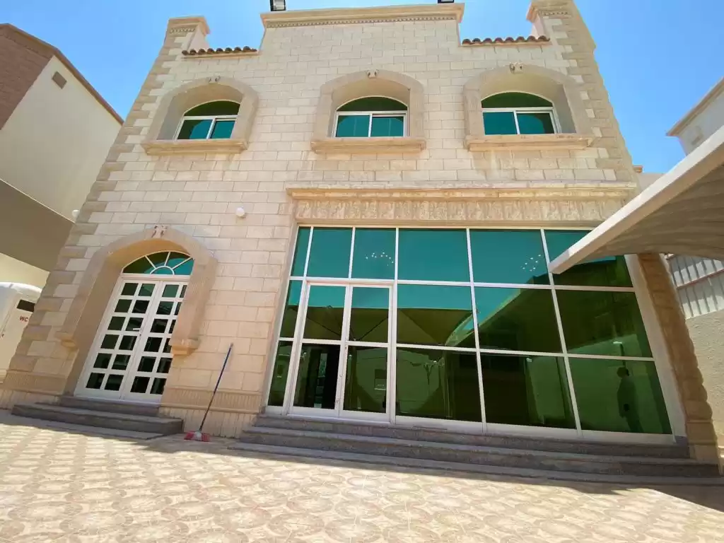 Residencial Listo Propiedad 7 habitaciones U / F Villa Standerlone  alquiler en al-sad , Doha #15728 - 1  image 