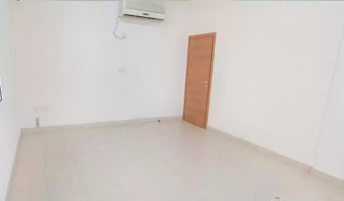 سكني عقار جاهز 3 غرف  غير مفروش شقة  للإيجار في السد , الدوحة #15733 - 1  صورة 