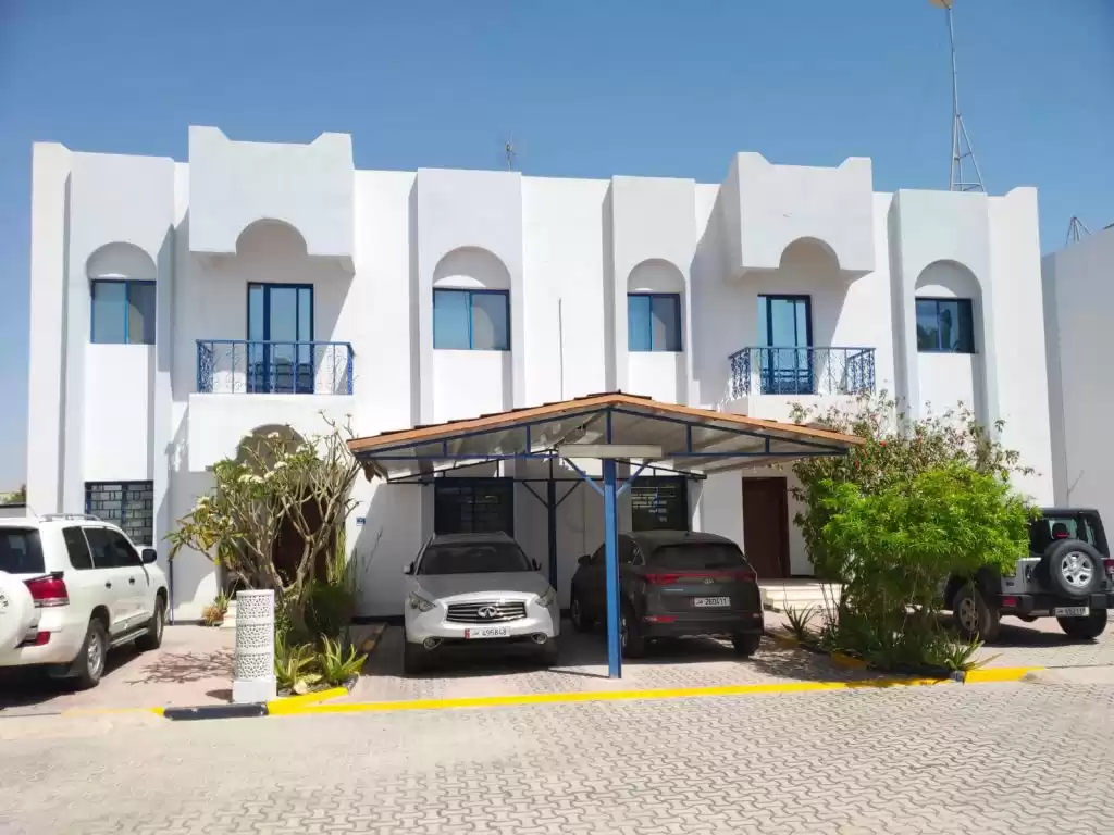 Résidentiel Propriété prête 3 chambres U / f Villa autonome  a louer au Al-Sadd , Doha #15755 - 1  image 
