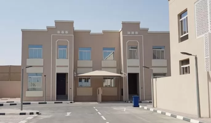 Residencial Listo Propiedad 5 habitaciones U / F Villa Standerlone  alquiler en al-sad , Doha #15761 - 1  image 